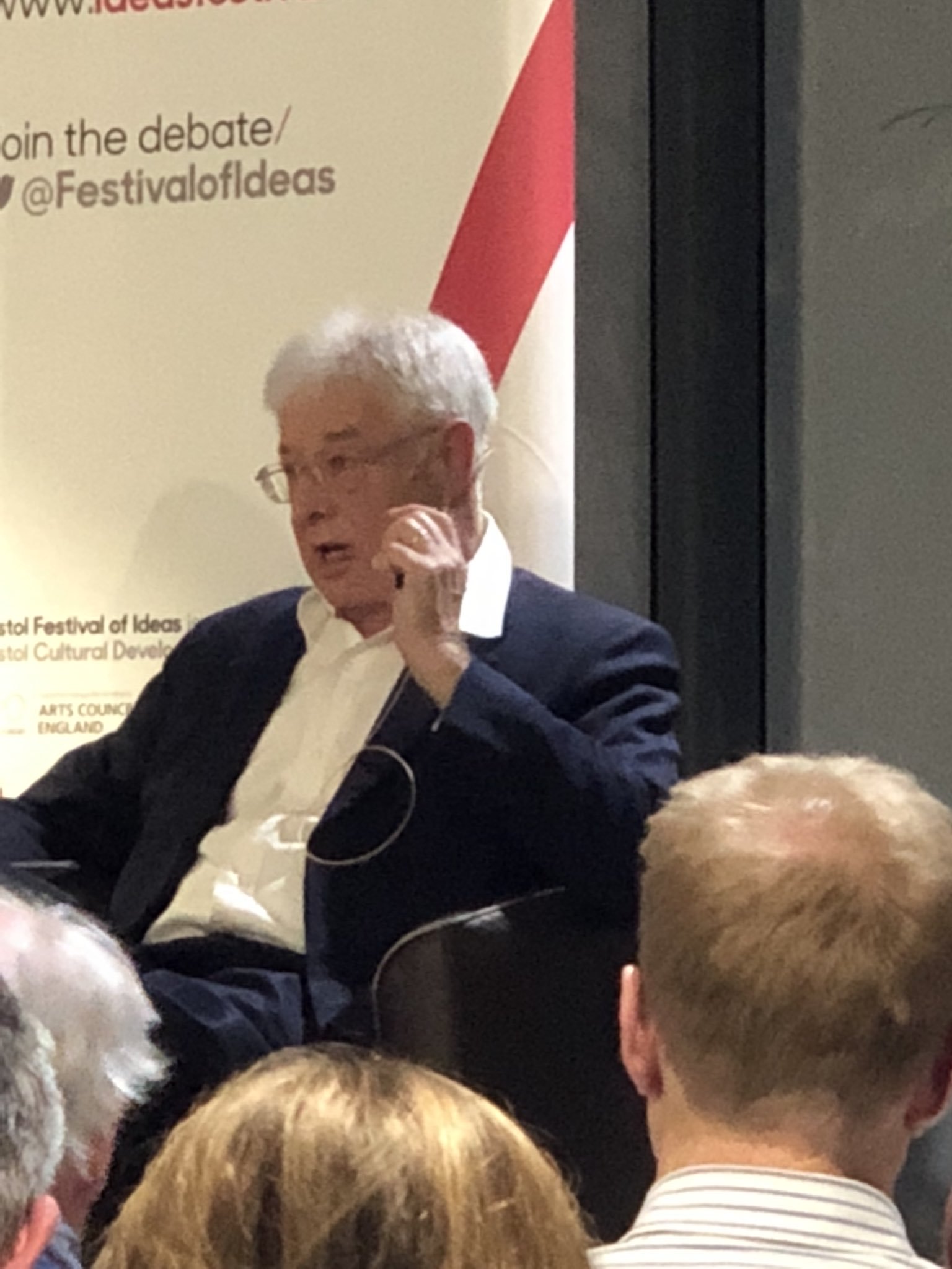 Alan Winters from @uk_tpo says it’s easy for UK to get a trade deal with USA - “you just open your wallet and say how much do you want” #economicsfest https://t.co/A1pw6EpuP4